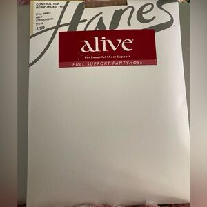 NWT Hanes Alive Control Top Reinforced Toe Pantyhose Little Color Size F
